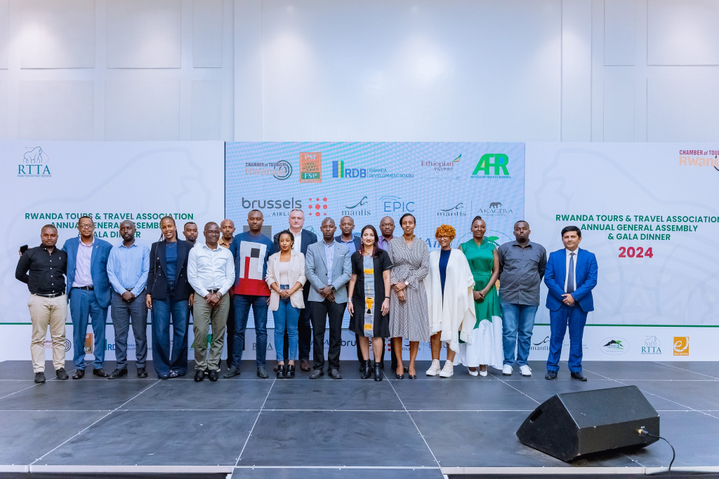 Should a tour operator be registered with RTTA (Rwanda Tours and Travel Association)